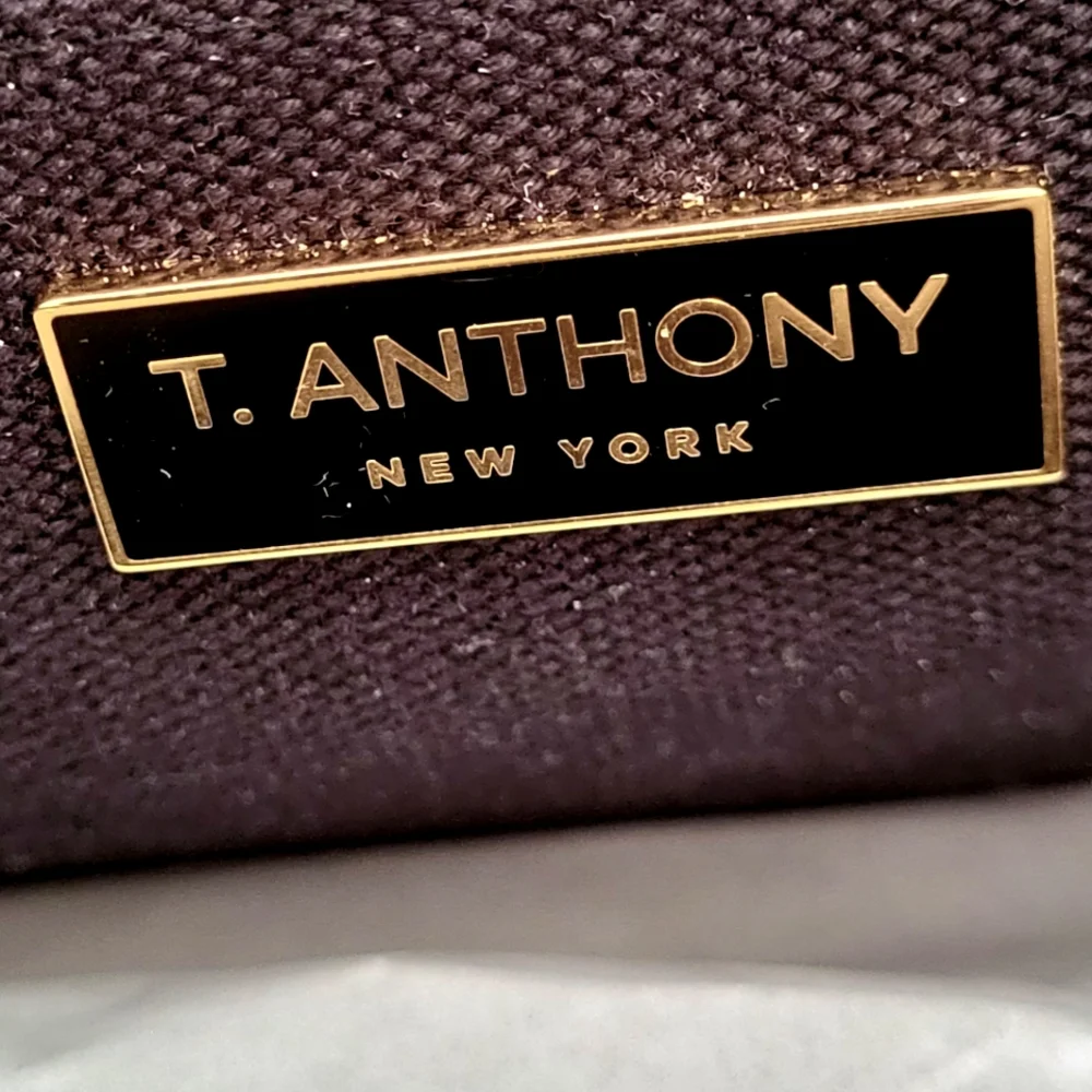 ⚜️$300. T. ANTHONY Black Tote W/ Handles & Crossbody Strap BOX & BAG. NEW IN BOX - Picture 15 of 15
